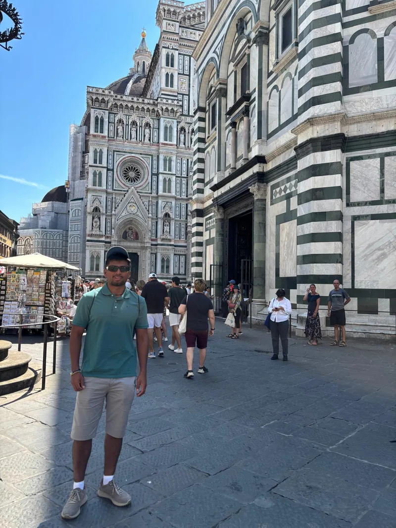 Alex delante del Duomo de Florencia